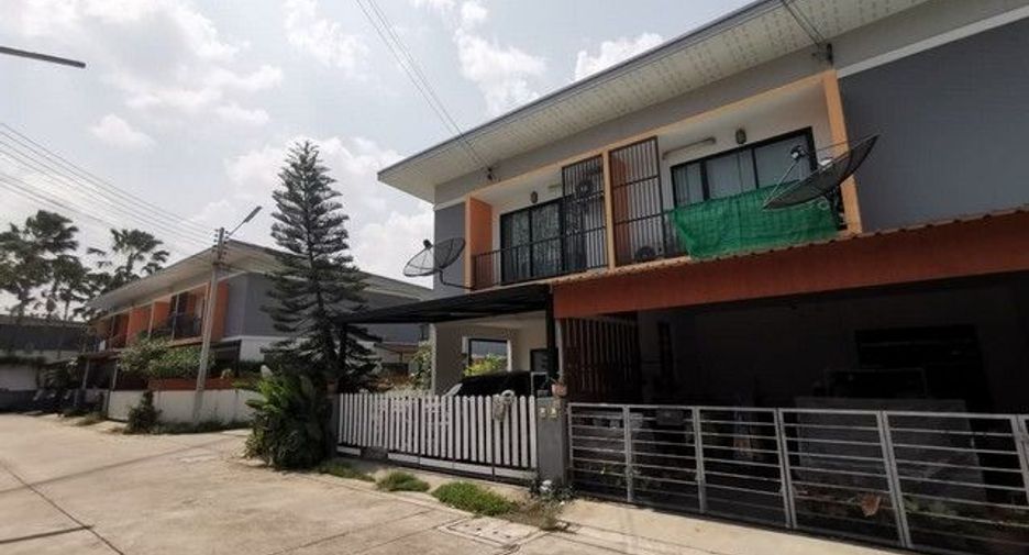 For sale 1 bed townhouse in Ban Bueng, Chonburi