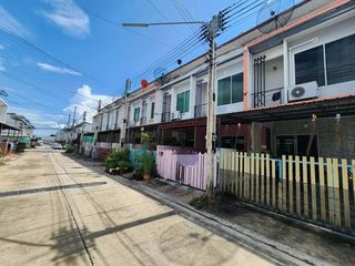 À vendre 1 chambre maison de ville à Ban Bueng, Chonburi