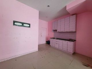 À vendre 1 chambre maison de ville à Ban Bueng, Chonburi