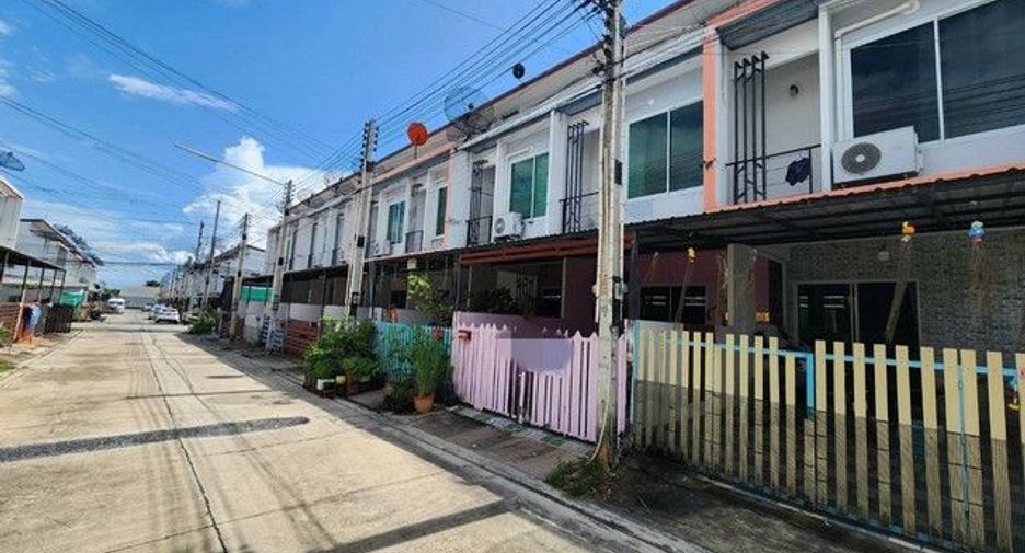For sale 1 bed townhouse in Ban Bueng, Chonburi