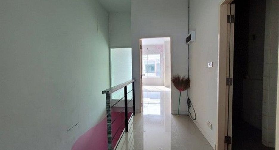 For sale 1 bed townhouse in Ban Bueng, Chonburi