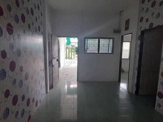 À vendre 1 chambre maison de ville à Ban Bueng, Chonburi