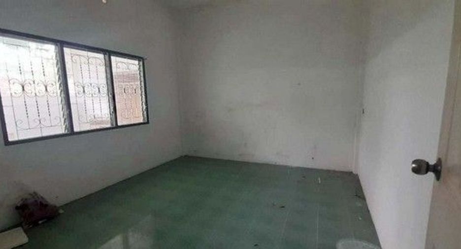 For sale 1 bed townhouse in Ban Bueng, Chonburi