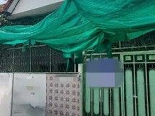 À vendre 1 chambre maison de ville à Ban Bueng, Chonburi