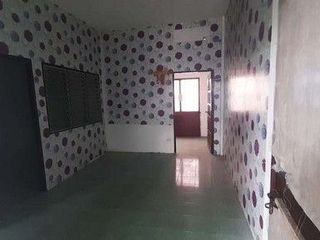 À vendre 1 chambre maison de ville à Ban Bueng, Chonburi
