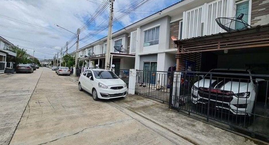 Casa adosada en venta de 1 habitaciones en Ban Bueng, Chonburi