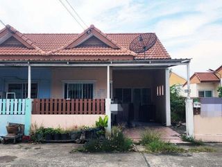 À vendre 1 chambre maison de ville à Ban Bueng, Chonburi