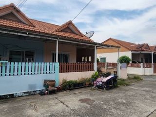 À vendre 1 chambre maison de ville à Ban Bueng, Chonburi