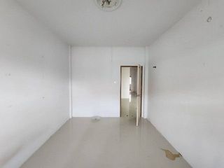À vendre 1 chambre maison de ville à Ban Bueng, Chonburi
