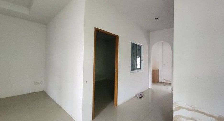 For sale 1 bed townhouse in Ban Bueng, Chonburi