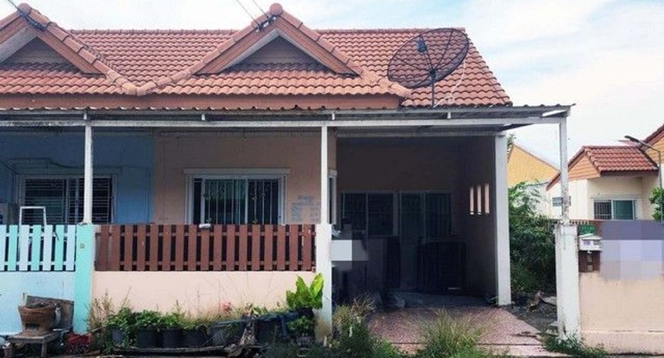 For sale 1 bed townhouse in Ban Bueng, Chonburi