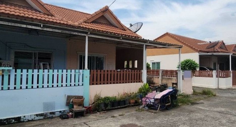 For sale 1 bed townhouse in Ban Bueng, Chonburi