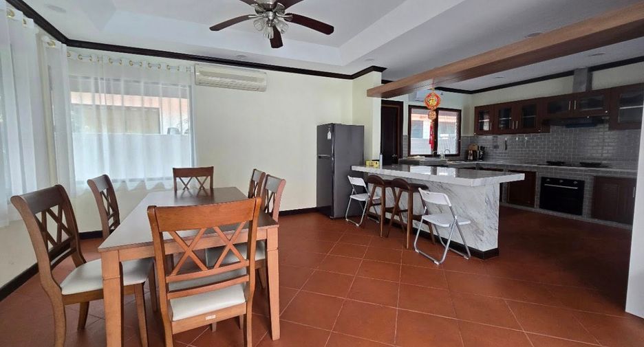 À louer 3 chambres maison à Sattahip, Chonburi