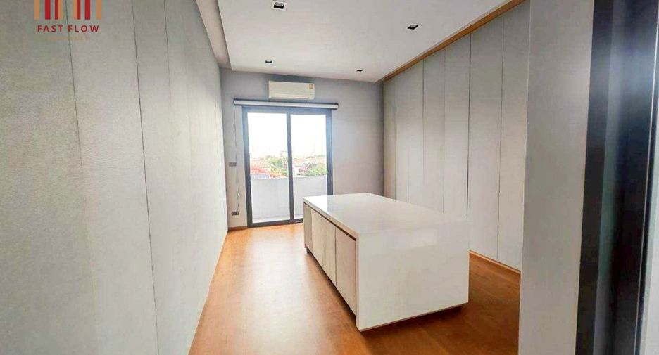 For sale 5 bedrooms house in Bang Sue, Bangkok