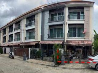 For sale 1 bed townhouse in Wang Thonglang, Bangkok