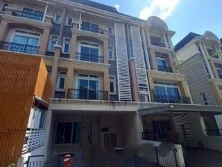 For sale 1 bed townhouse in Bang Kapi, Bangkok