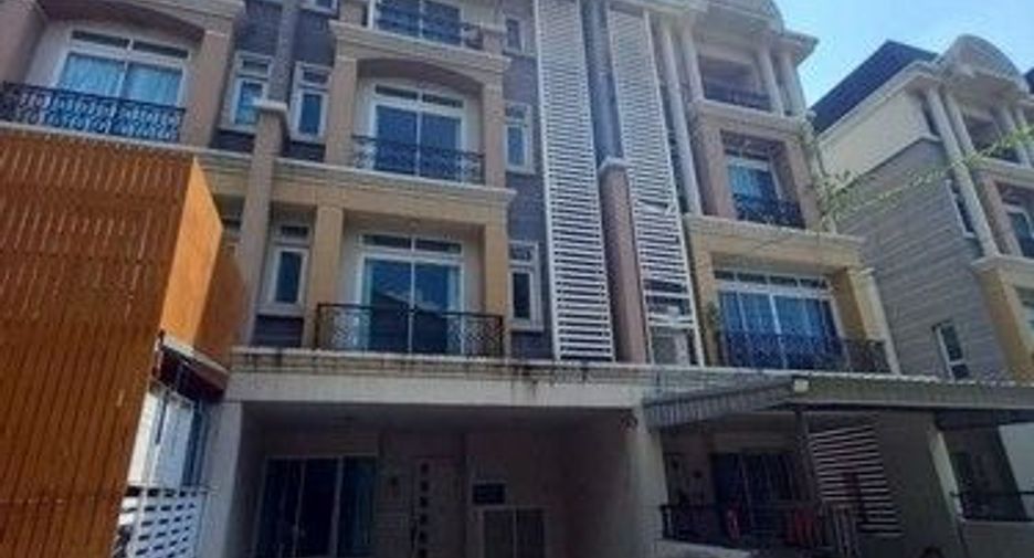 For sale 1 bed townhouse in Bang Kapi, Bangkok