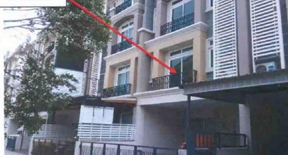 For sale 1 bed townhouse in Bang Kapi, Bangkok