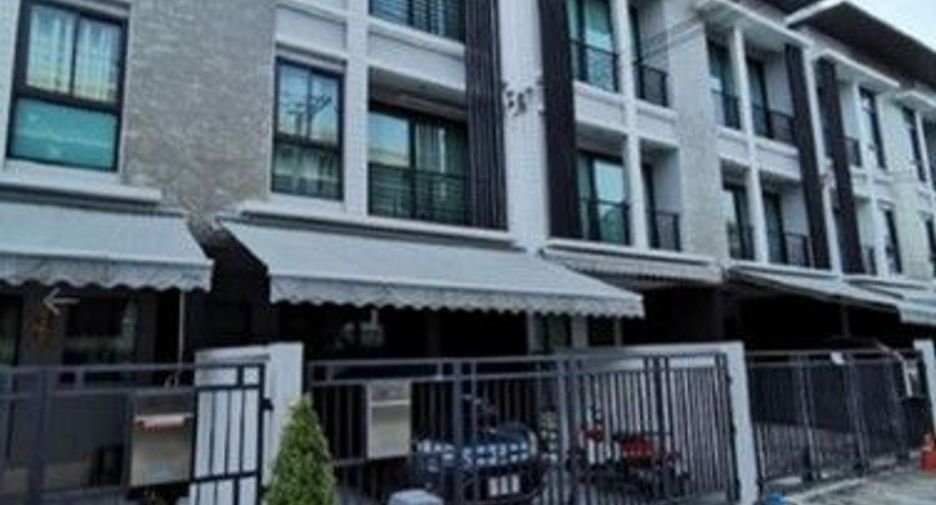 For sale 1 bed townhouse in Wang Thonglang, Bangkok