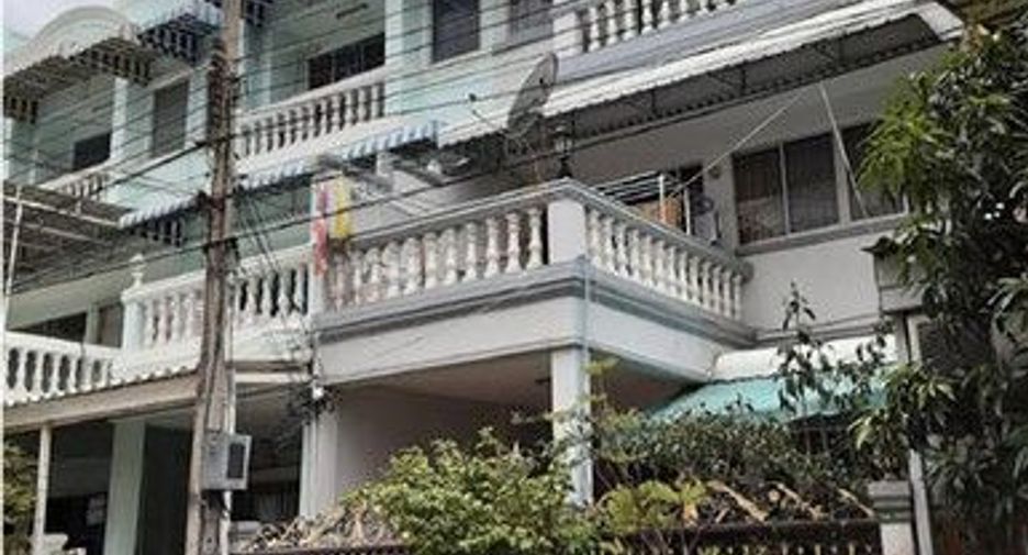 For sale 1 bed townhouse in Don Mueang, Bangkok