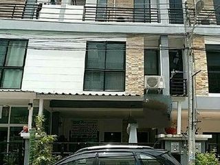 For sale 1 bed townhouse in Wang Thonglang, Bangkok