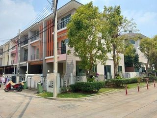 For sale 1 bed townhouse in Bang Khun Thian, Bangkok
