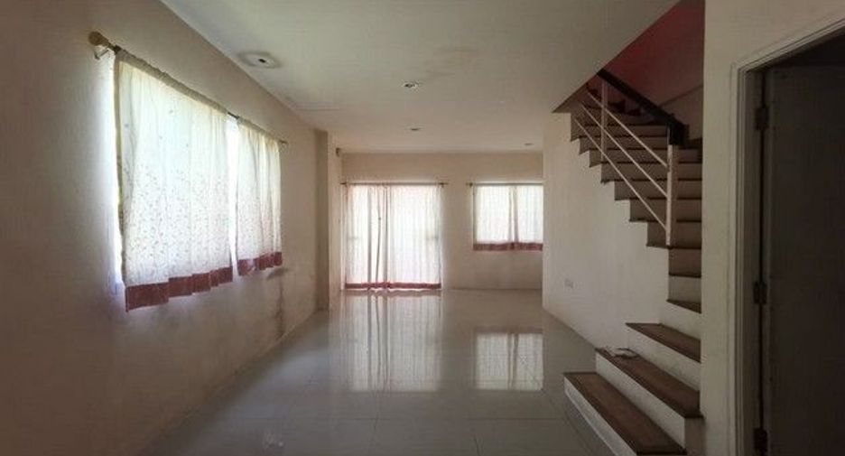 For sale 2 bedrooms townhouse in Ban Bueng, Chonburi