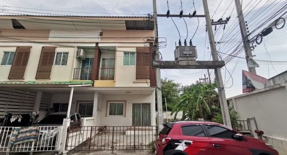 For sale 2 bedrooms townhouse in Ban Bueng, Chonburi
