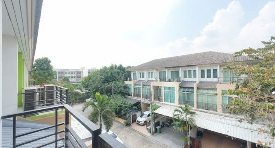 For sale 3 ベッドルーム townhouse in Khan Na Yao, Bangkok