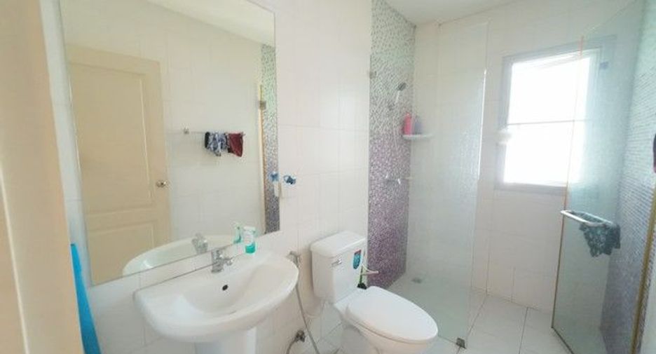 For sale 3 ベッドルーム townhouse in Khan Na Yao, Bangkok