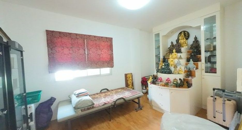 For sale 3 ベッドルーム townhouse in Khan Na Yao, Bangkok