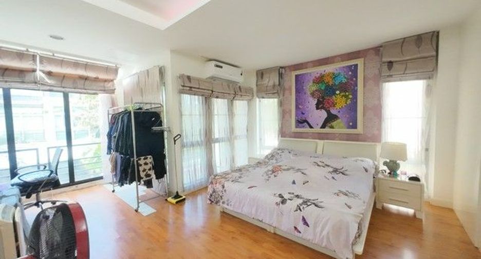 For sale 3 ベッドルーム townhouse in Khan Na Yao, Bangkok