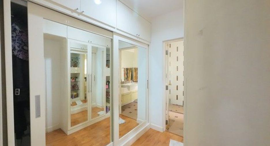 For sale 3 ベッドルーム townhouse in Khan Na Yao, Bangkok