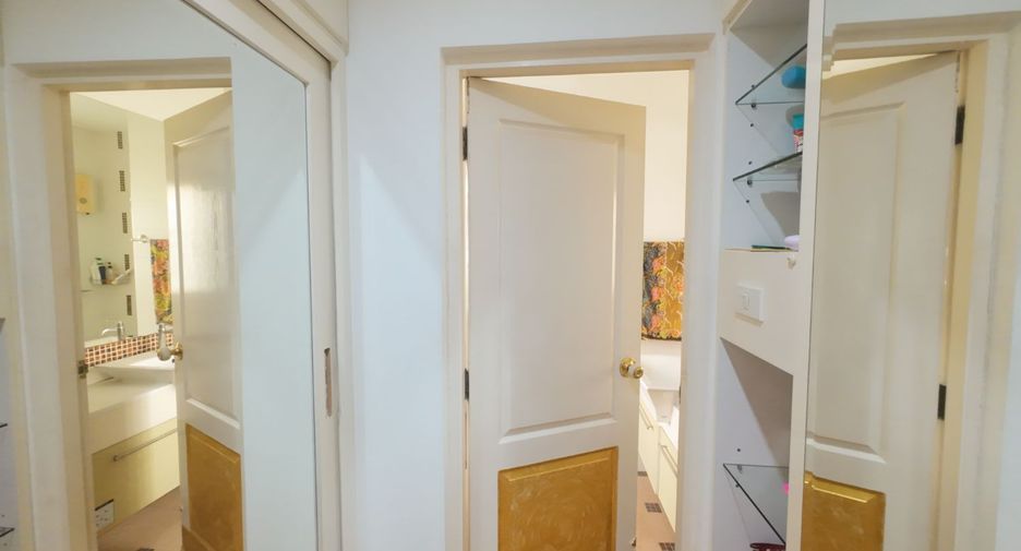 For sale 3 ベッドルーム townhouse in Khan Na Yao, Bangkok
