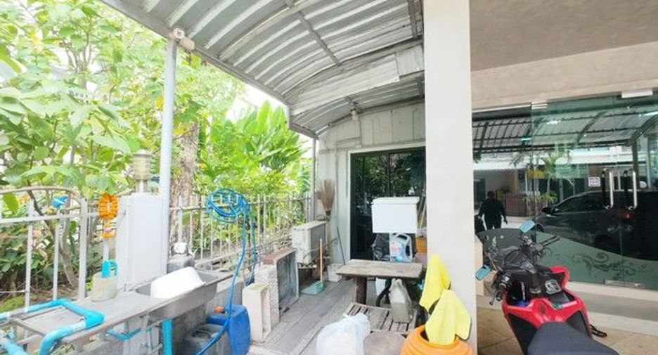 For sale 3 ベッドルーム townhouse in Khan Na Yao, Bangkok