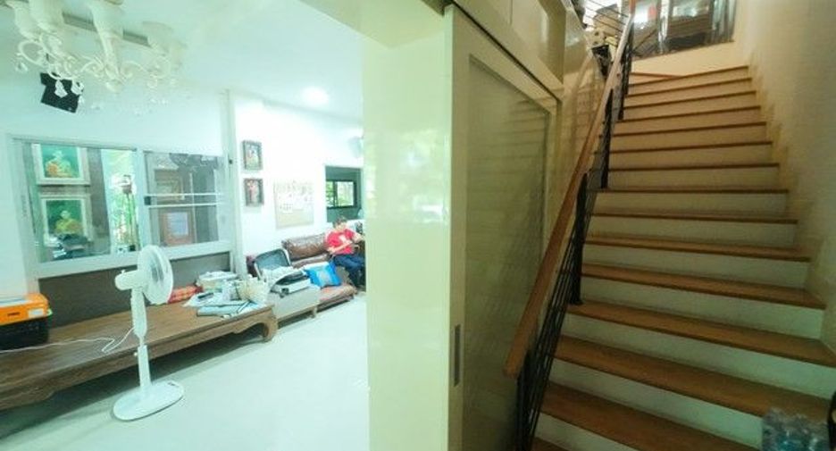 For sale 3 ベッドルーム townhouse in Khan Na Yao, Bangkok