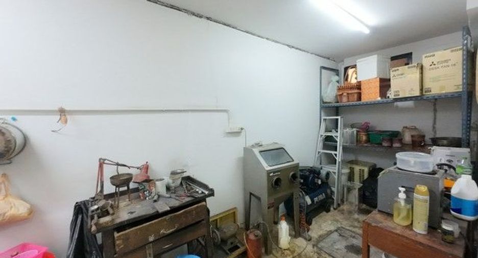 For sale 3 ベッドルーム townhouse in Khan Na Yao, Bangkok