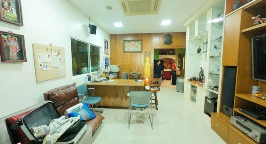For sale 3 ベッドルーム townhouse in Khan Na Yao, Bangkok