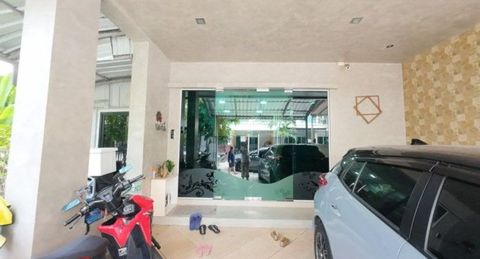 For sale 3 ベッドルーム townhouse in Khan Na Yao, Bangkok