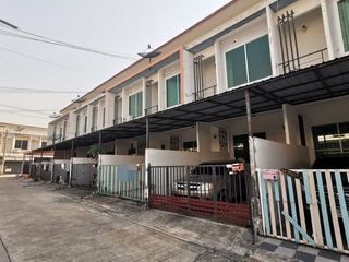 À vendre 1 chambre maison de ville à Ban Bueng, Chonburi