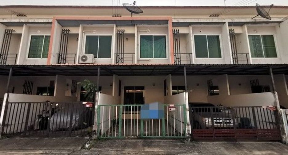 For sale 1 bed townhouse in Ban Bueng, Chonburi