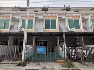 À vendre 1 chambre maison de ville à Ban Bueng, Chonburi