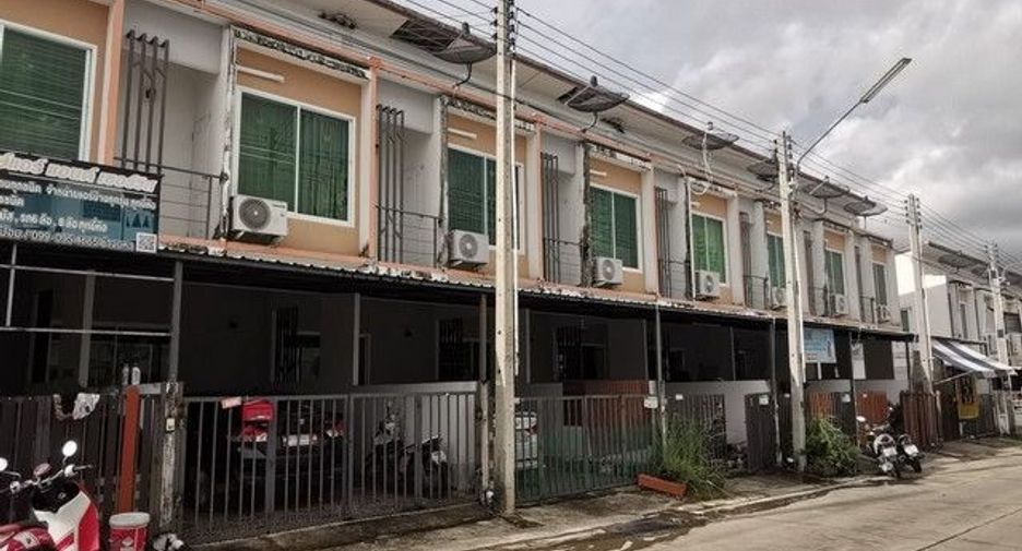 For sale 1 bed townhouse in Ban Bueng, Chonburi