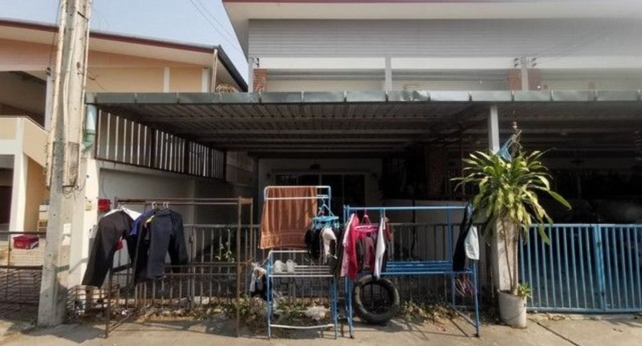 For sale 1 bed townhouse in Ban Bueng, Chonburi