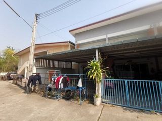 À vendre 1 chambre maison de ville à Ban Bueng, Chonburi