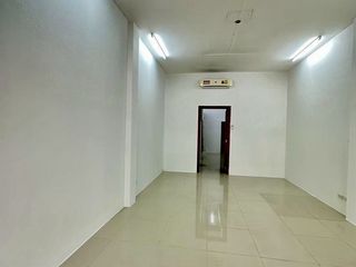 Local comercial en alquiler de 1 habitaciones en Si Racha, Chonburi