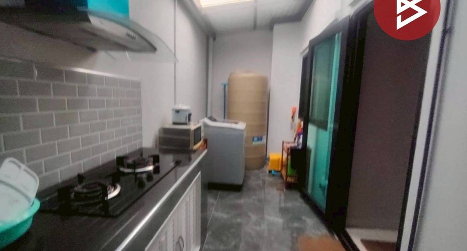 For sale 4 bedrooms townhouse in Bang Pakong, Chachoengsao