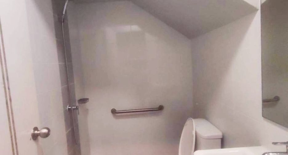 For sale 4 bedrooms townhouse in Bang Pakong, Chachoengsao
