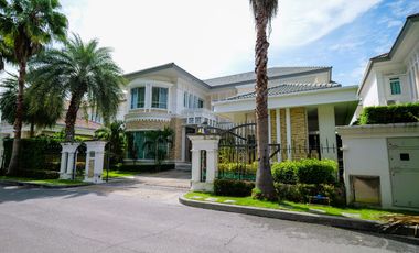 Haus zum Kauf mit 4 Zimmer in Phra Khanong, Bangkok
