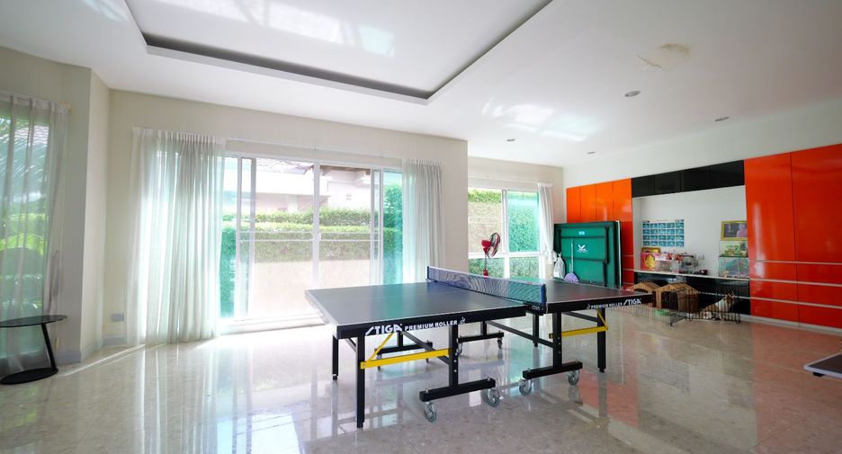 For sale 4 bedrooms house in Phra Khanong, Bangkok